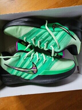 Nike Women’s Teal Green and Black Basketball Shoes